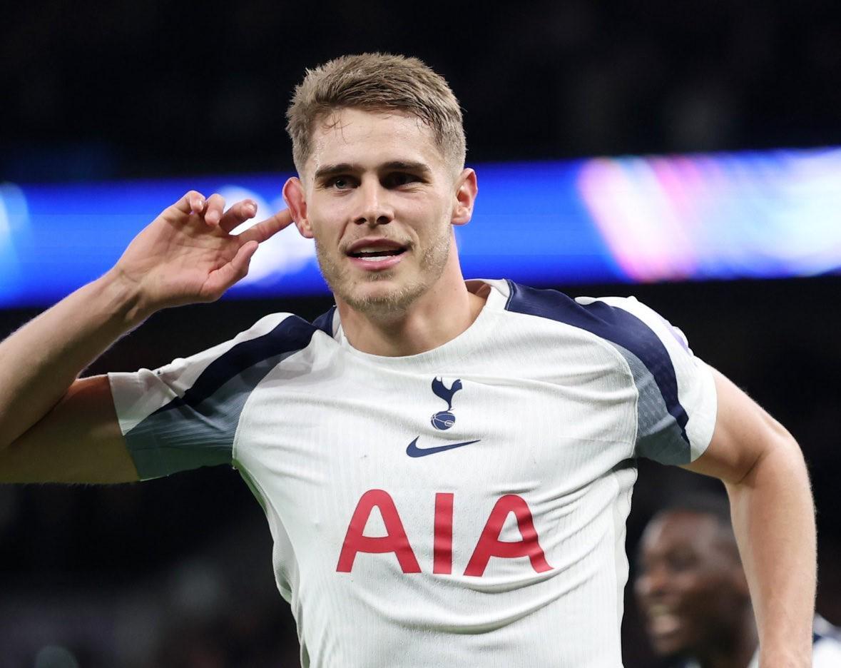 邮报：利物浦对范德芬展现浓厚兴趣，球员拒绝了热刺的新合同